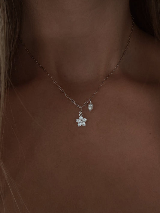 שרשרת אטבים פלומריה ופנינה