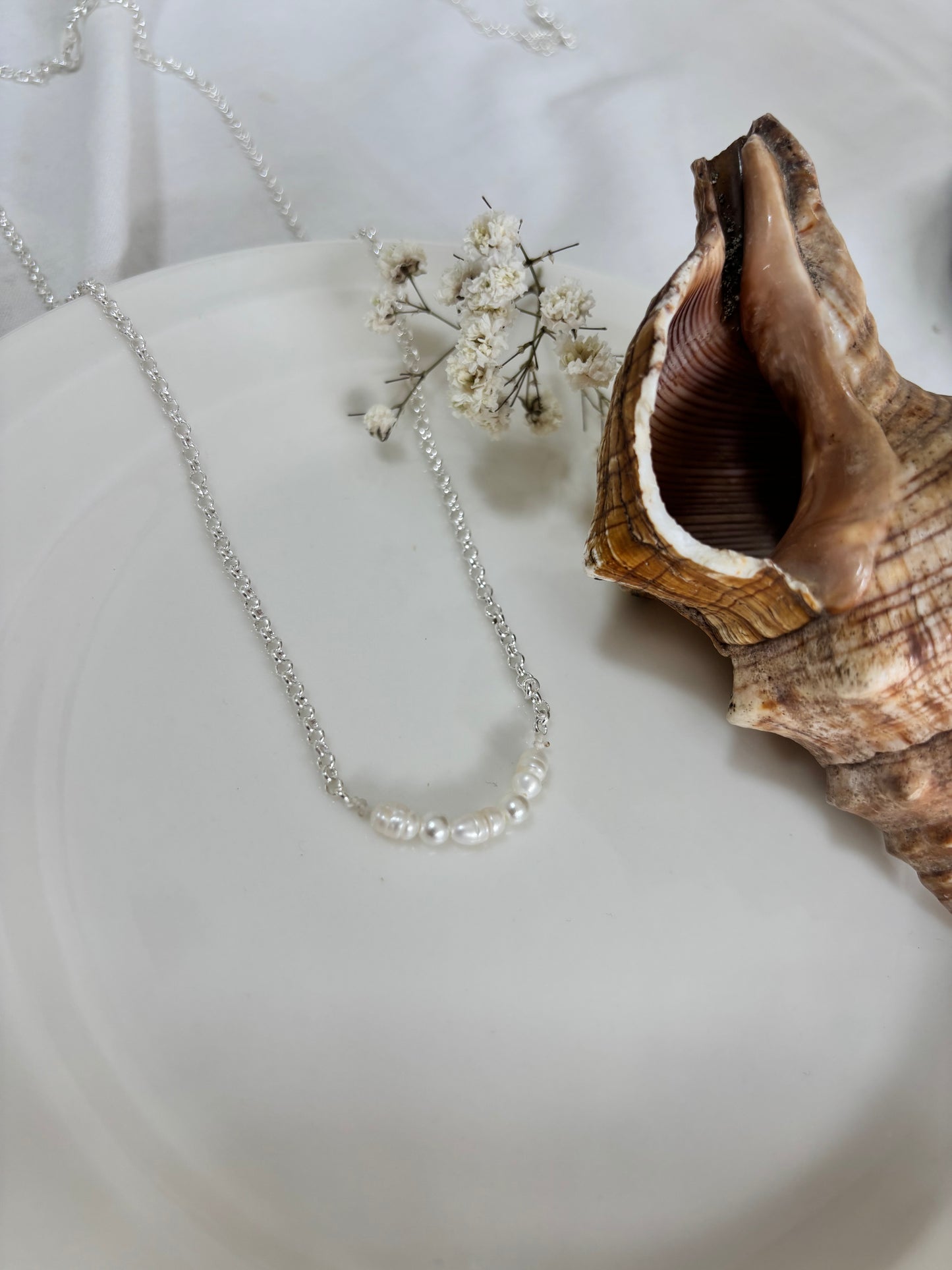 שרשרת כסף ופנינים